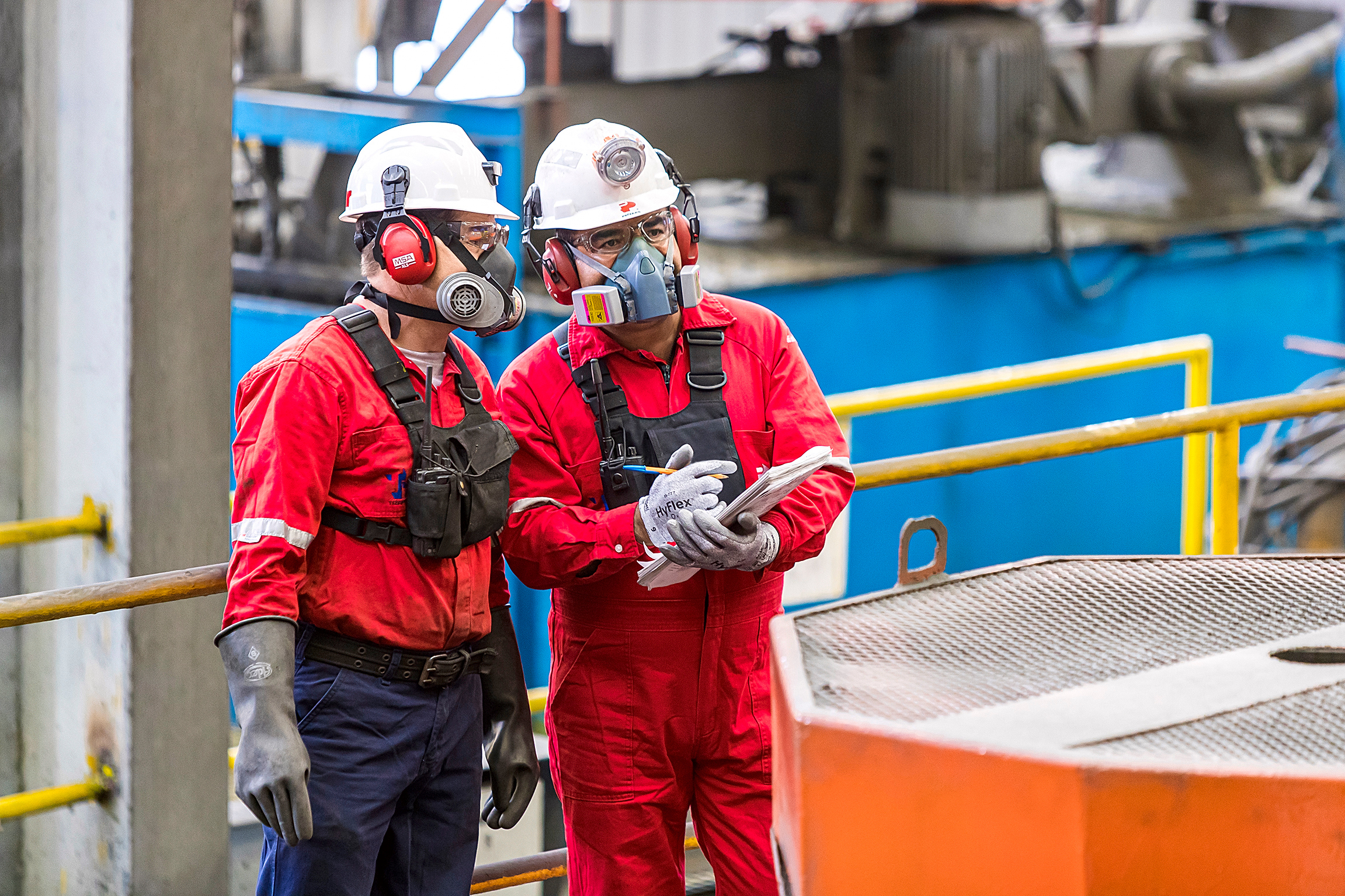 Employees inside the flotation area, Capela mining unit